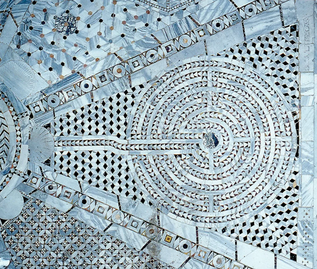 labirinto all'interno della basilica di San Vitale